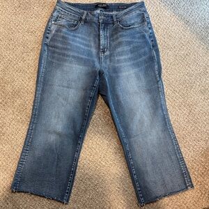 Judy Blue Wide-Leg Cropped Jeans in Medium Blue Wash